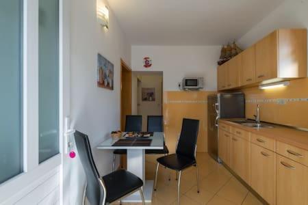 Apartmani Jelena Omis Exterior photo